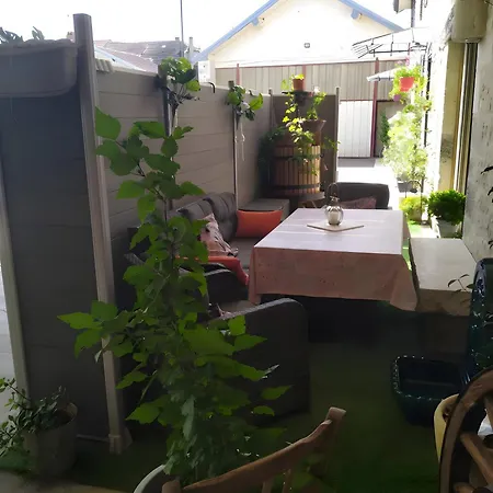 - A La Maison Du Bonheur 3* Lanty-sur-Aube